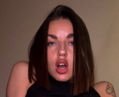 Mia sur Uncove : son profil officiel, version sans filtre